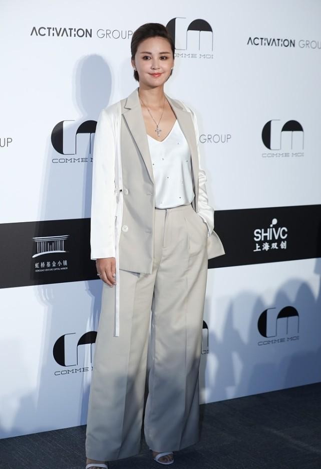 |张歆艺的“发面脸”看着还挺有气场,梳大背头露五官,让人难忽视