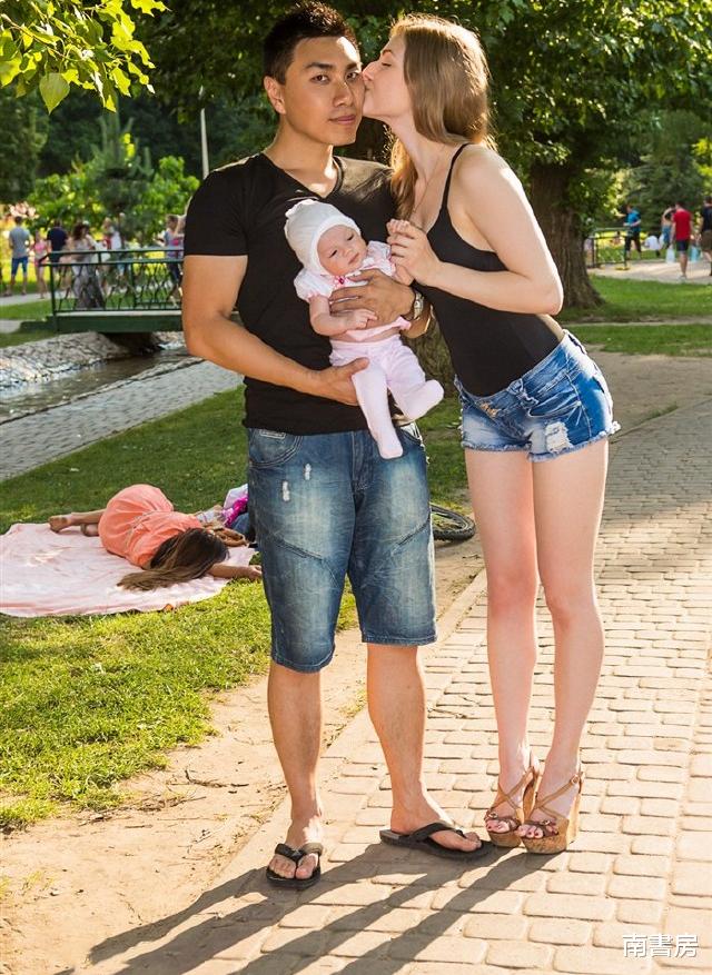 南書房 河北一32岁男子，出国留学时迎娶18岁乌克兰女神，如今生活很滋润