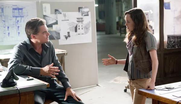 盗梦空间|《盗梦空间》女主光膀晒肌肉,看起来还是不习惯