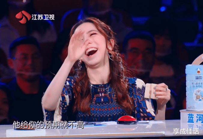 邓紫棋|邓紫棋是自带搞怪基因，早前遭到路人吐槽，从后面跳出来吓人家一跳