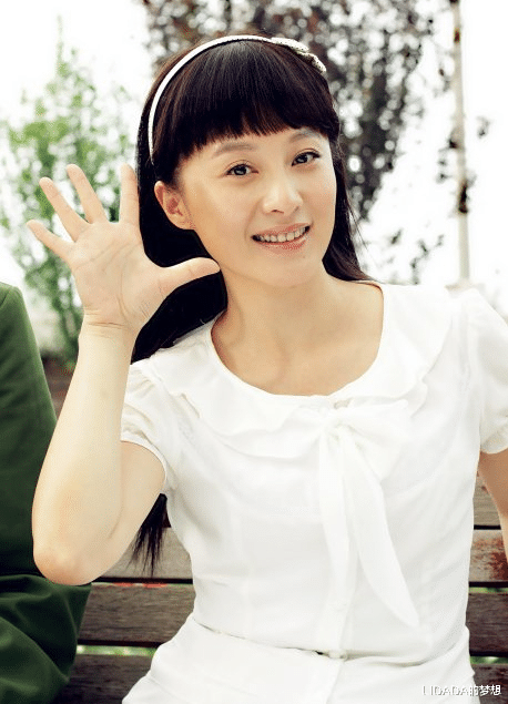 徐露|美女演员徐露：当红时嫁大7岁老公，46岁与17岁女儿同框似姐妹