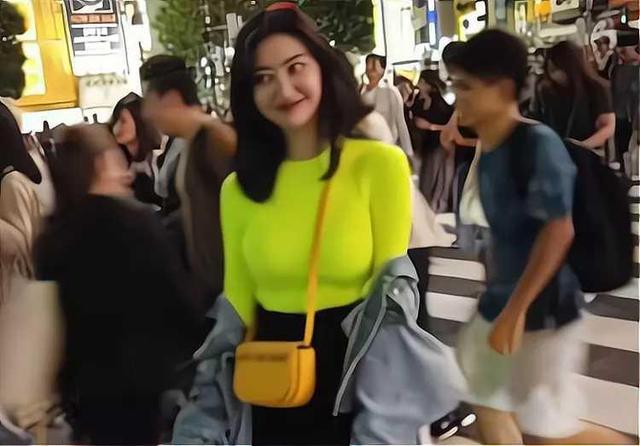 景甜|33岁景甜度假照：5小时阅读直破357万，网友直言：有种柳岩既视感