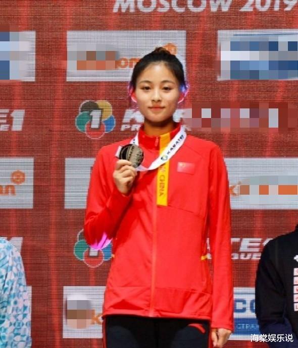 章子怡|21岁奥运女冠军因颜值登热搜，身材堪比超模，脸蛋比章子怡还漂亮