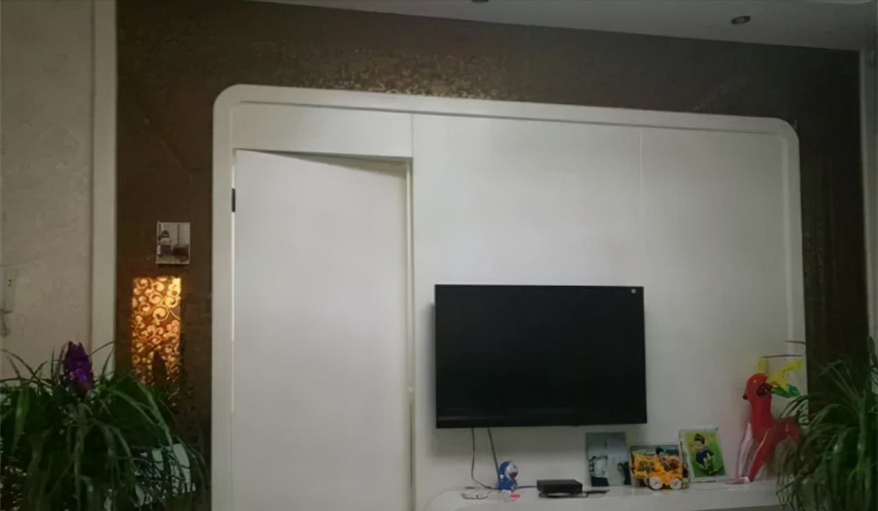 晒晒新家,住了半年还是很新,电视墙好时尚,打开就能进卧室!