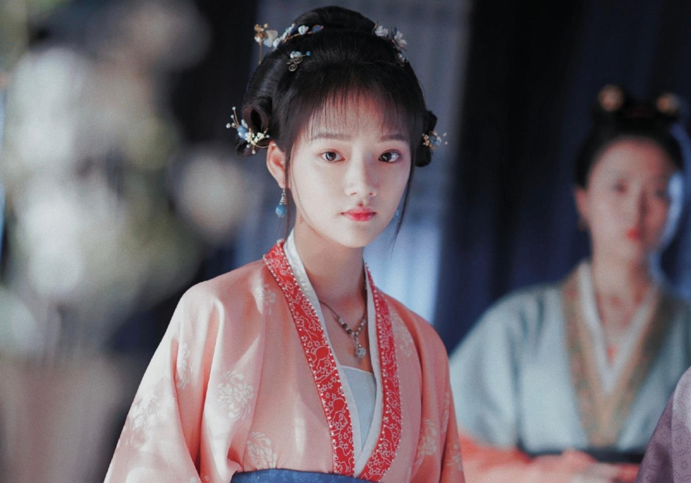 肖战|《玉骨遥》开拍,为什么任敏一个热搜就败了肖战粉丝对她的好感?