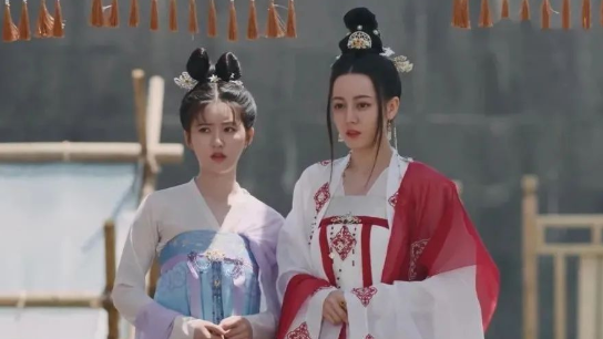 藤原纪香|迪丽热巴新剧造型再翻车，事实证明，颜值再高也别再硬凹古装女神