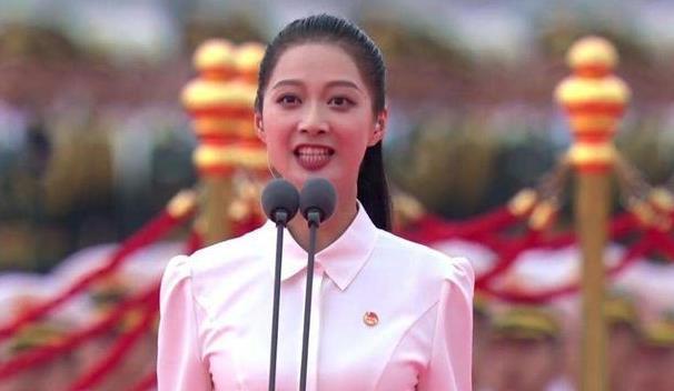 穿衣搭配|冯琳现身晚会主持，又一次艳压群芳惊艳众人，这才是我们该追的星