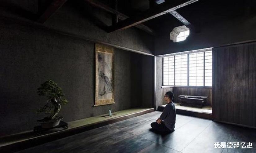 我是德馨忆史 温州男教师为避世,花百万将家涂成全黑,9成时间在家“修仙”