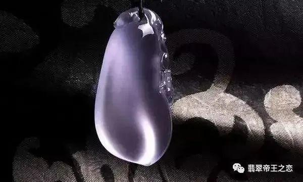 翡翠|敢跟玻璃种帝王绿叫板的翡翠，非它莫属！