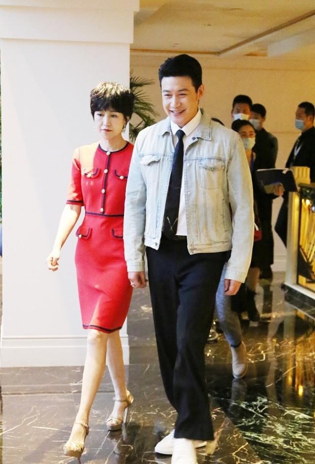 BiuVogue|陆毅真是有福气，老婆鲍蕾一看就很霸气，是个持家好女人