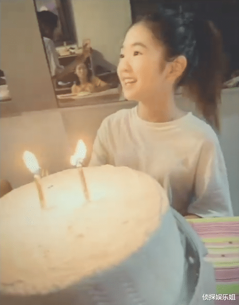 grace|曹格女儿近照曝光，11岁Grace暴风抽高，染黄发穿露脐装超时尚