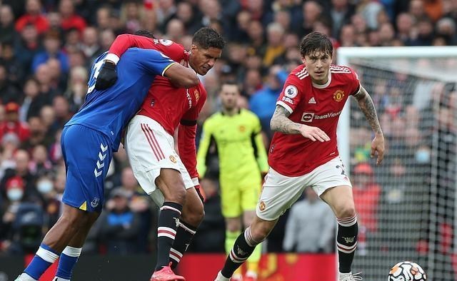 哈尼哈 曼市德比将打响，曼联首发11人预测！3中卫无悬念？CC组合再联手