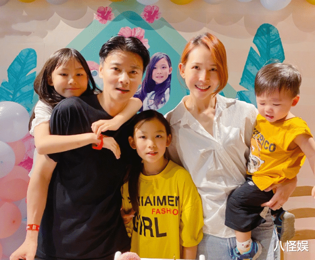 蔡少芬|蔡少芬带女儿逛饰品店被偶遇，生图下的娘娘脖子青筋凸起，太瘦了