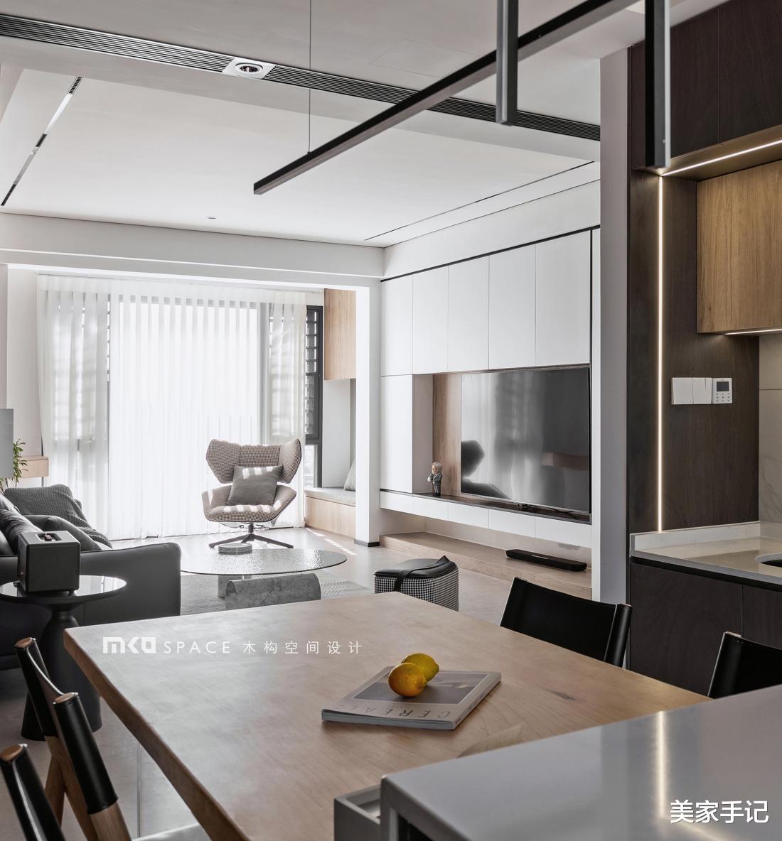 福建夫妇107㎡的家火了，仅凭一个客厅就圈粉无数，空间利用率超高