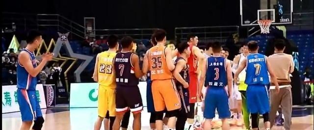 星空下的极冰 谁的声音大MVP给谁,这不乱来吗?张镇麟很懂事,朱松玮也很大度