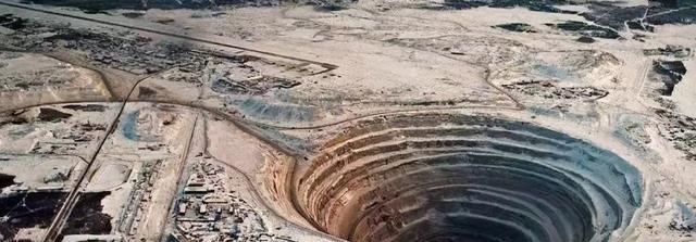  地球能被挖“穿”吗？为何苏联挖到12226米，就中止了挖掘计划？