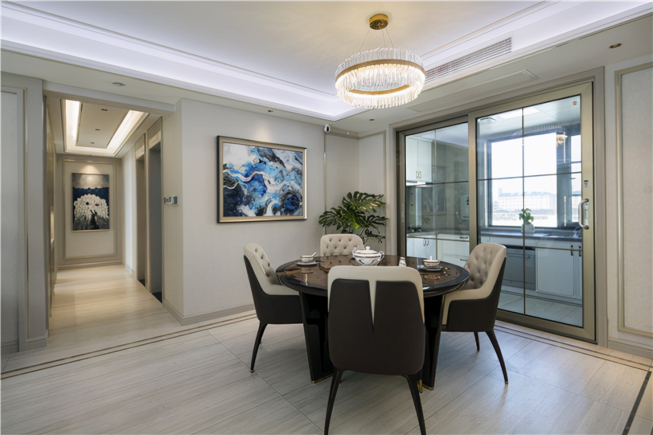 160平轻奢风四居室，细线条处突出细节，简单而有层次感