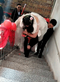 萌萌萌说|约了上门按摩的妹子，包里居然带了这些工具，男生看完都脸红了！