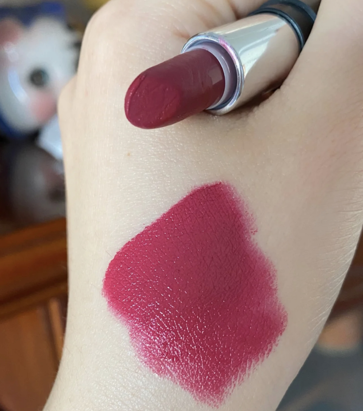 蒂尔施|黄皮“显黑”口红：阿玛尼405翻车，香奈儿58显老，TF16也不行