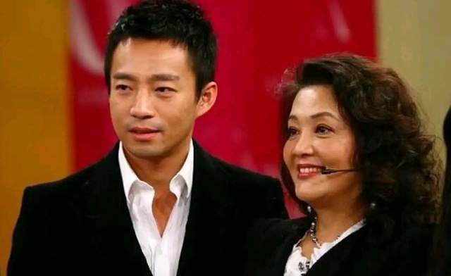 张兰现身医院患肺病!医生称其肺不如装修工人,说话无力引人担忧