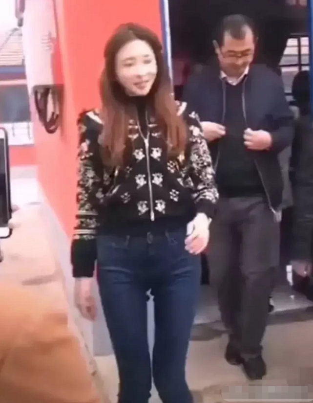 张柏芝|林志玲近照曝光，两条大长腿变X型，网友猜测和嫁给日本老公有关