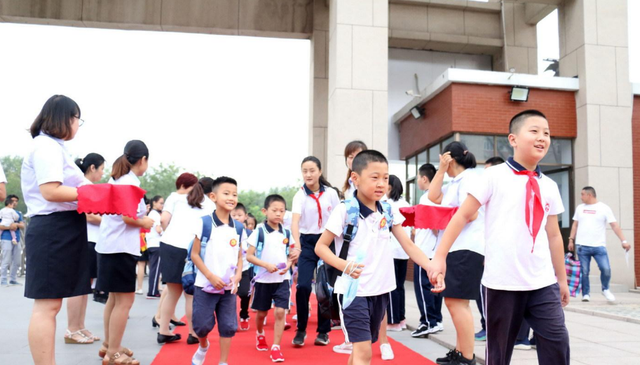 教育部|是时候给学区房“降降温”了，教育部发消息，学生入学将有新调整