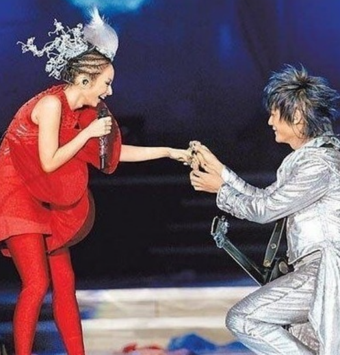 玖月奇迹|凤凰传奇坚持23年，玖月奇迹从兄妹变夫妻后，为何4年就分道扬镳