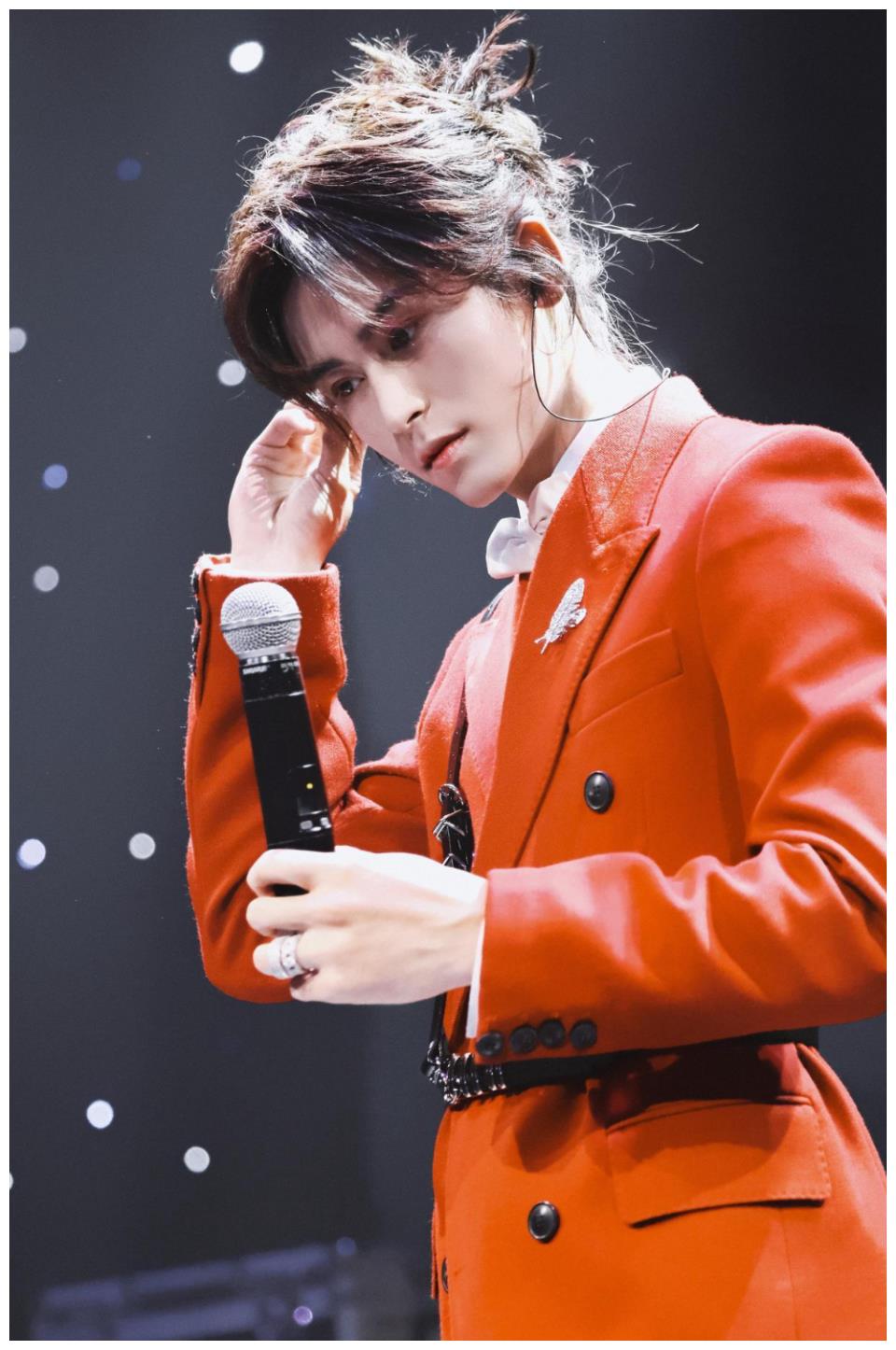 张哲瀚|细思极恐:张哲瀚本来计划的两场演唱会,举办日期都和日本有关