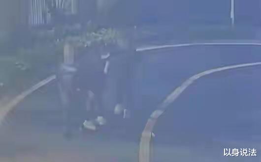 太猖狂了!物业经理在小区内辱骂、殴打刚入住第一天的业主