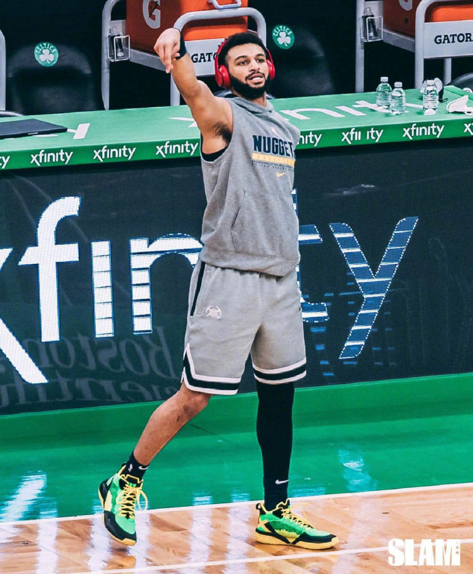 凱里·歐文|NBA球員上腳：濃眉上腳飛馬，歐文手持長(zhǎng)棍上腳紫龍蝦