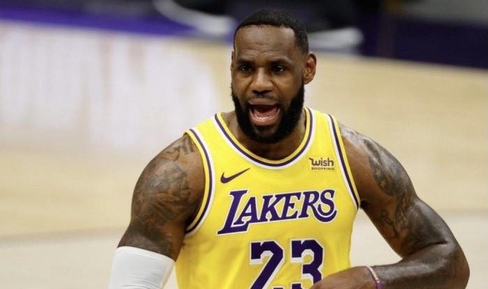 斯蒂芬·库里|美媒最佳阵容惹争议：詹姆斯3阵，威少落选，库里领衔1阵