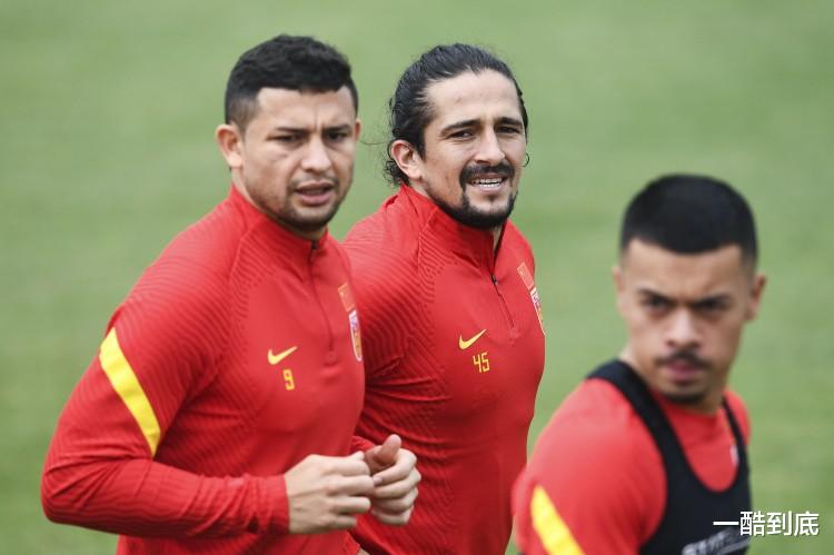 短视频|前中超外援：中国球员普遍缺乏职业素养，有人吃夜宵能喝十瓶啤酒