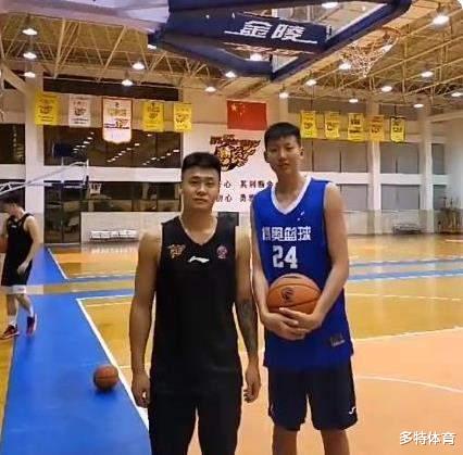 广东男篮|宏远速递！徐杰入选男篮12人名单，胡明轩病情更新，潜力中锋离队