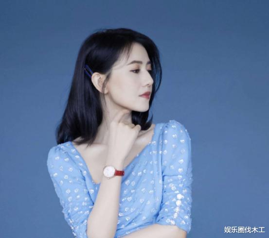 高圆圆|高圆圆拍戏必备藿香正气水，说出其中原因，粉丝直呼：年纪大了