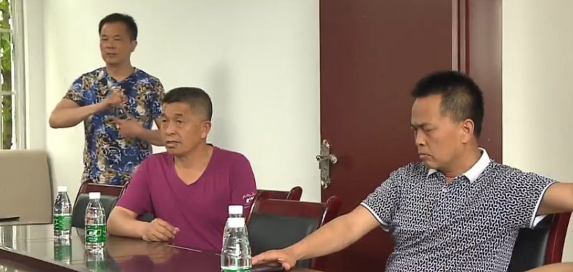 霸占别人自留地盖房,却被地主人强行拆房,为了报复竟砸人祖坟