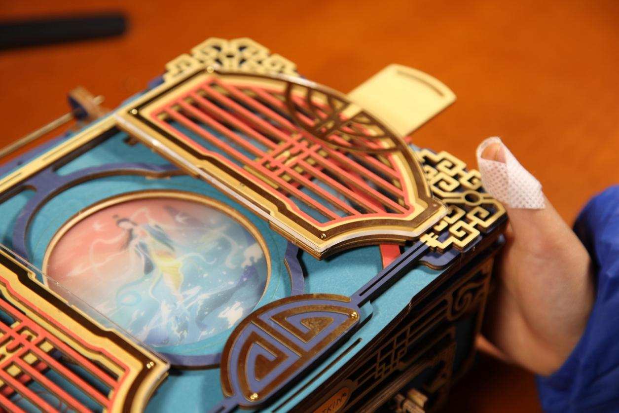 眉笔 自己动手做的礼物才有仪式感，惊鸿一面古风妆奁化妆礼盒组装体验