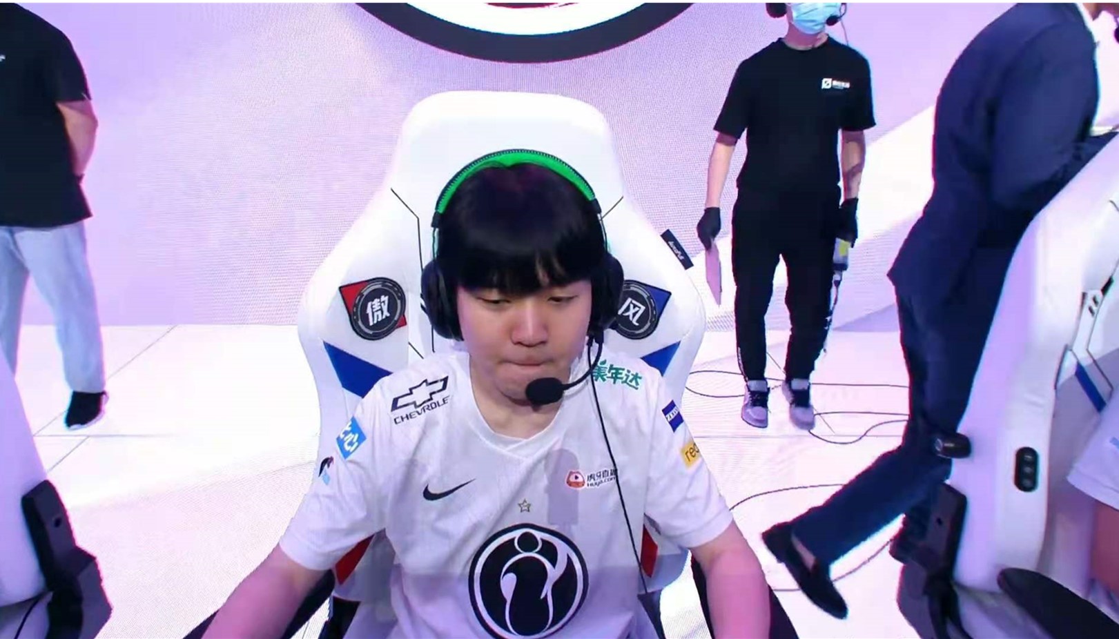 rookie|\TheShy快跑\,IG两连败Rookie\发车\名场面被喷上热搜,小钰发文吐槽:车再好好练练