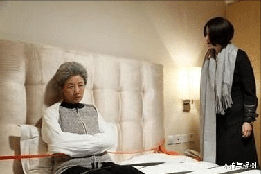 离婚 雷雨之夜，63岁母亲给3个子女打17个电话，被子女3句话训哭，扎心