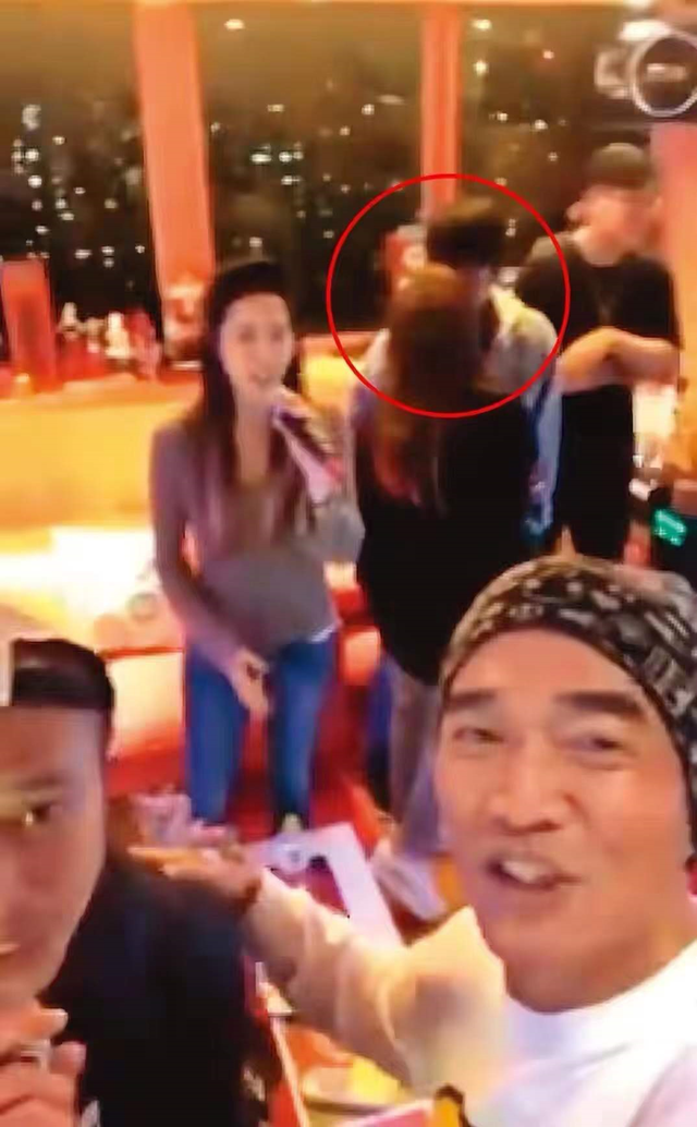 温岚|42岁电臀天后内地商演，面部僵硬认不出，与观众互动尴尬无人回应