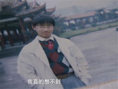 2004年,四川男子21刀砍死生父,照片惨不忍睹,背后原因值得反思