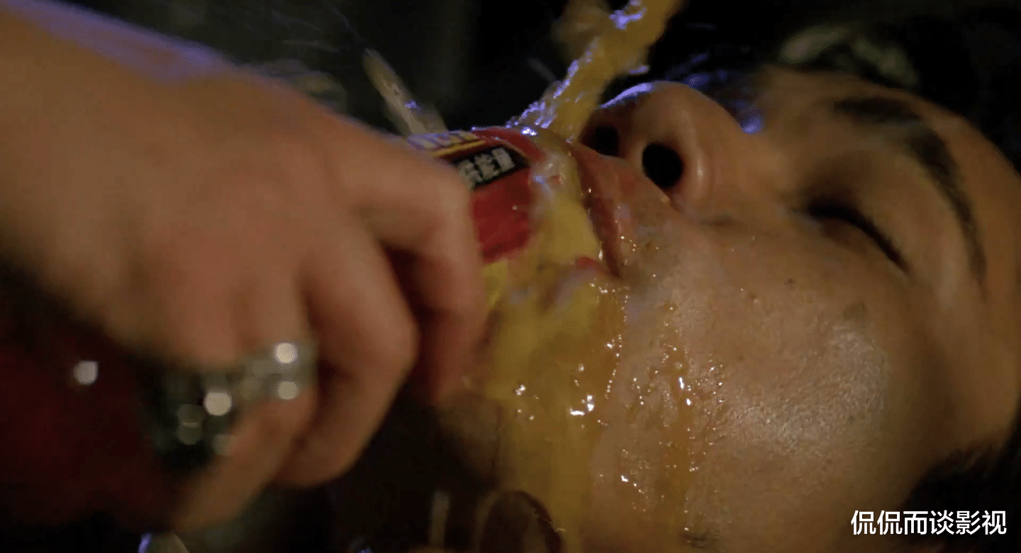 黎耀祥|看看那时的香港丧尸电影，虽然是小成本制作，可是B级片就应该这样拍的鸭