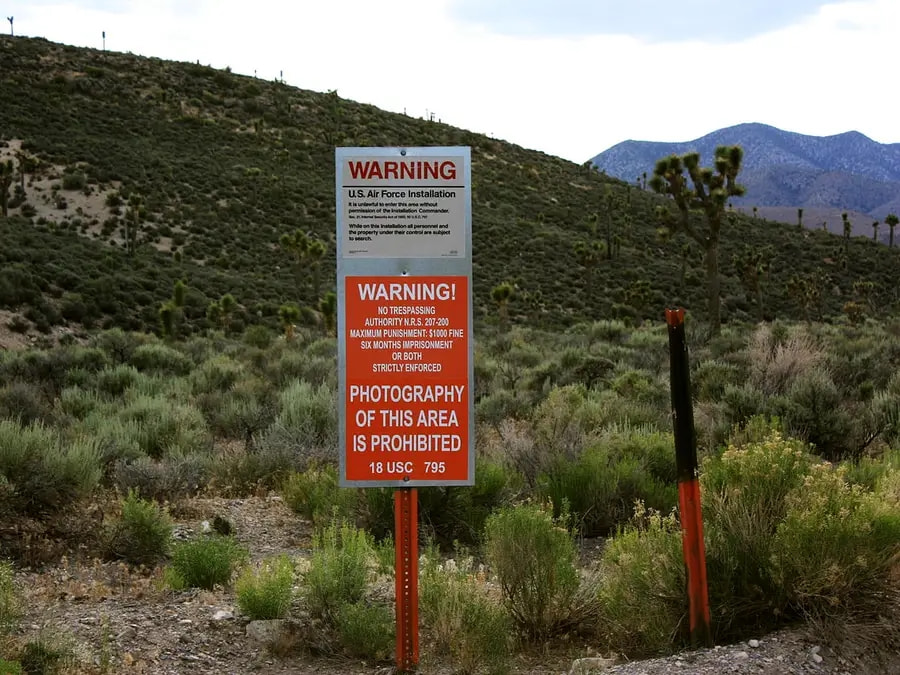 黑洞 为什么外星人要以51区为目标呢？