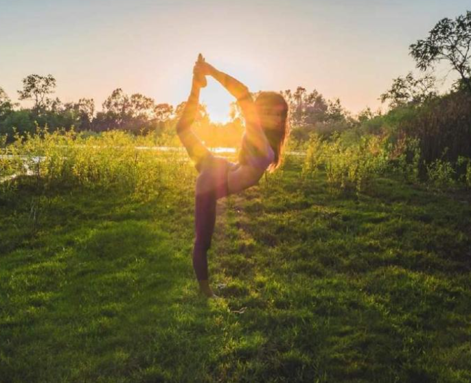 抗生素|在户外练习瑜伽是什么感受？体会身心合一的境界，享受自然的恩赐
