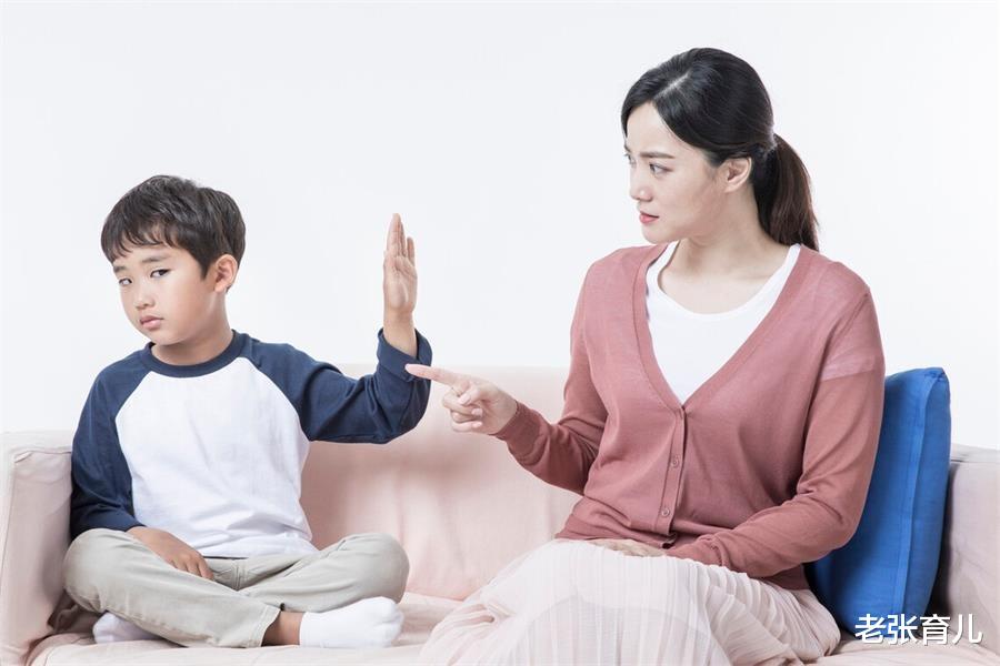 老张育儿|来自妈妈的疑惑:明明小时候很亲密,为何长大后却讨厌妈妈呢?