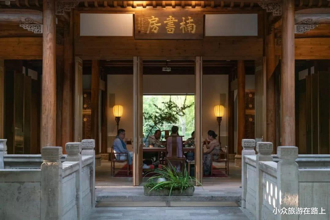 孟美岐陈令韬所住酒店被扒,工作人员需签保密协议,住一晚多少钱