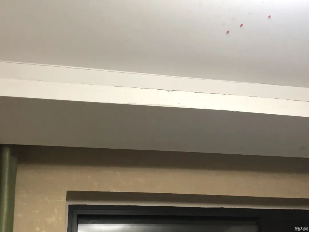 租客退租后房间一塌糊涂，现场不堪入目，网友看完也坐不住了