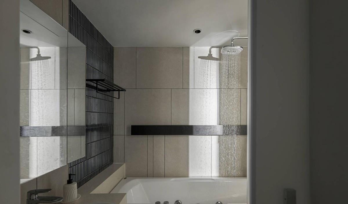 父母吐槽的灰色装修，这对年轻夫妻却很喜欢！77平进门就是高级感