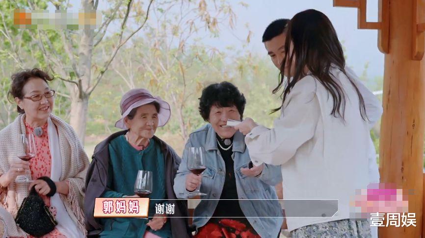 黄圣依|黄圣依外公背景被曝光，程莉莎质问杨子：你怎么配得上人家？