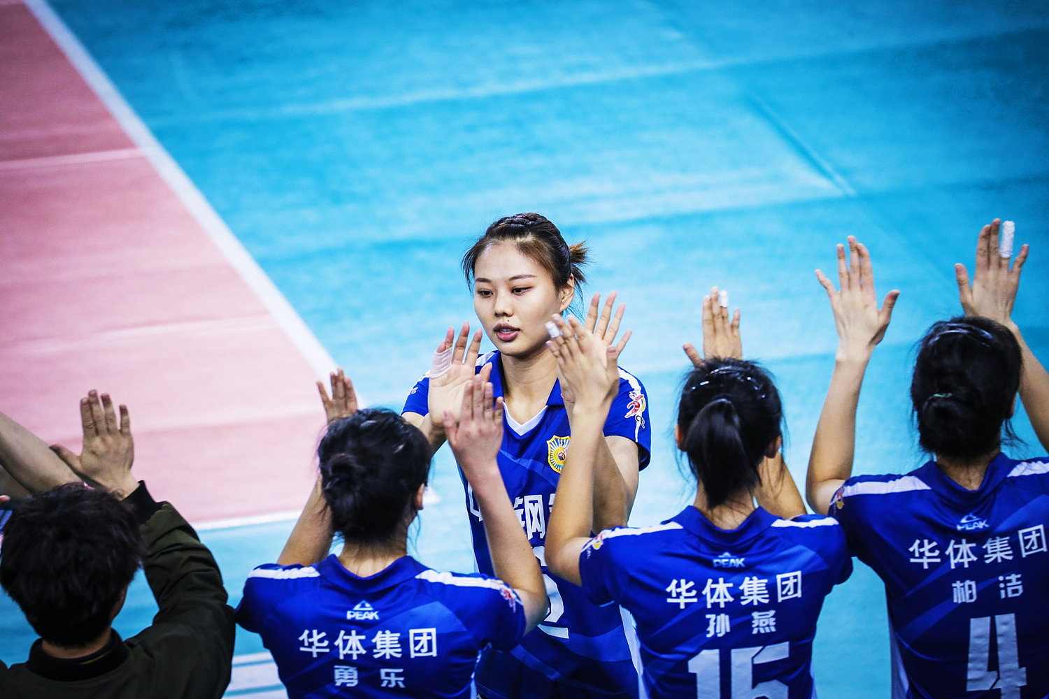 江苏女排|3-0赢上海吴晗全场扣球零失误！江苏女排得分她最多一传也接最多