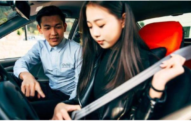 女学员拿到驾照后,为何先拉黑教练?聊天记录说明一切